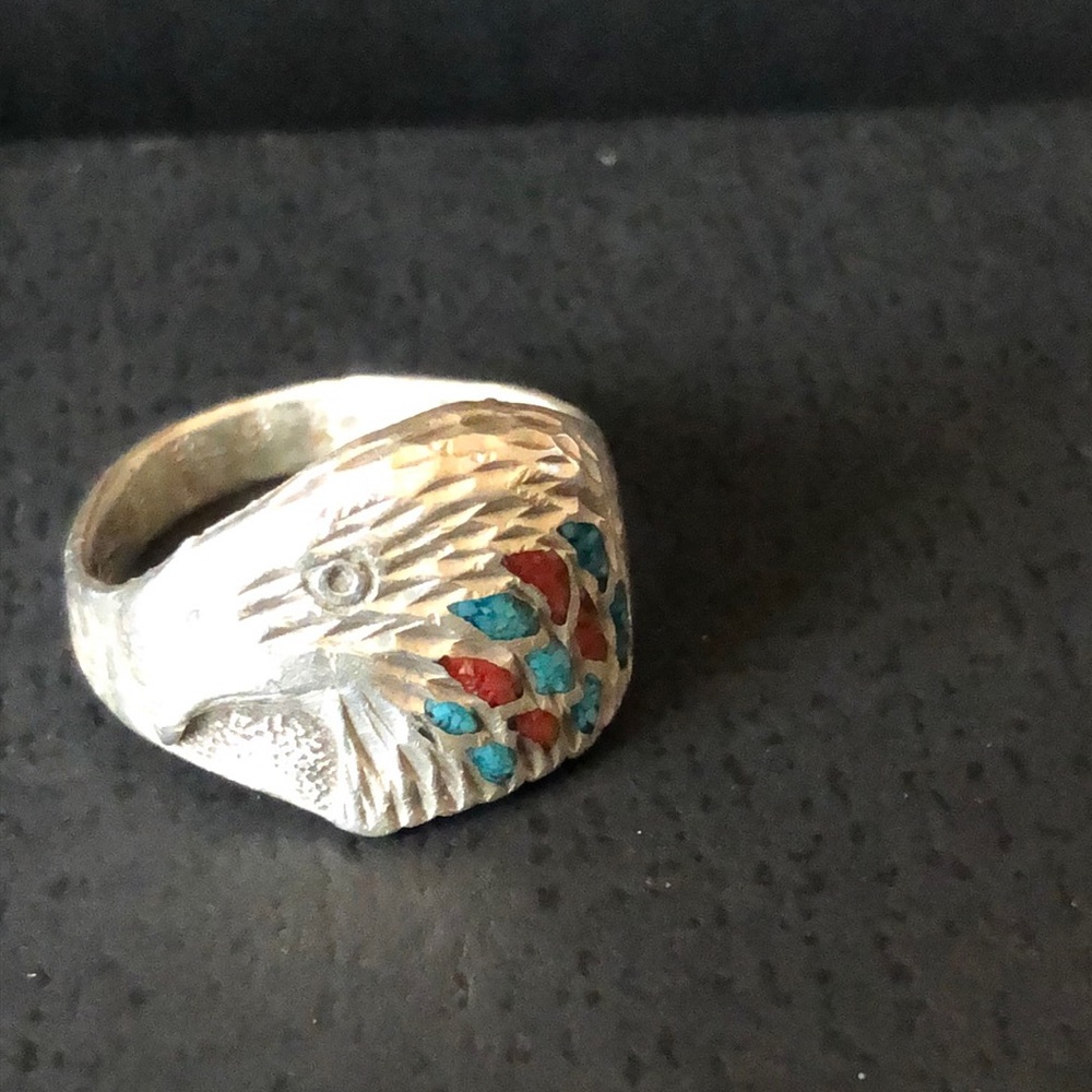 Eagle face ring maybe a 7 it doesn’t fit me I believe it maybe nickel silver